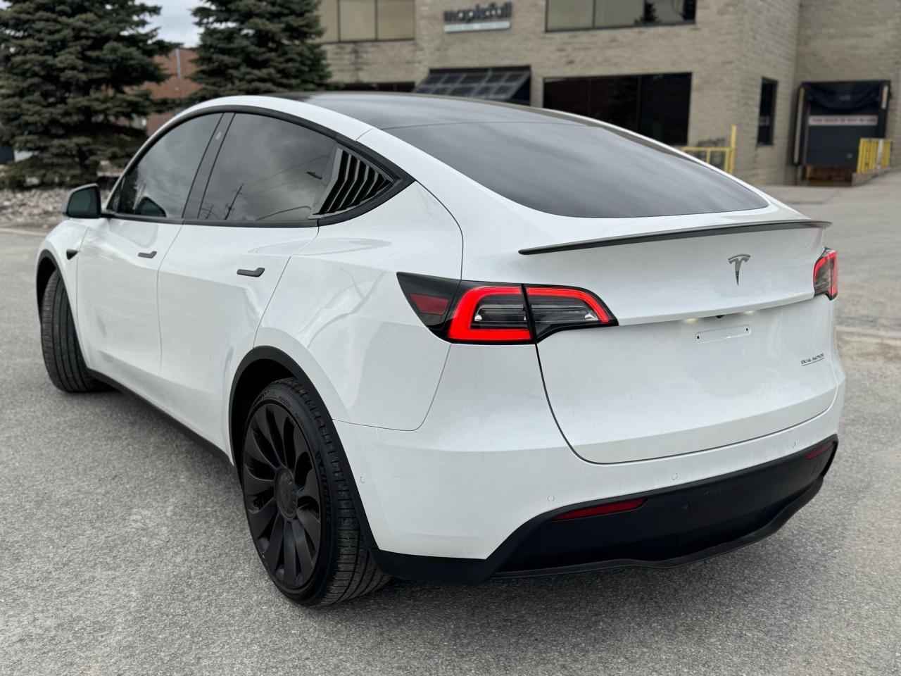2022 Tesla Model Y PERFORMANCE - Photo #10