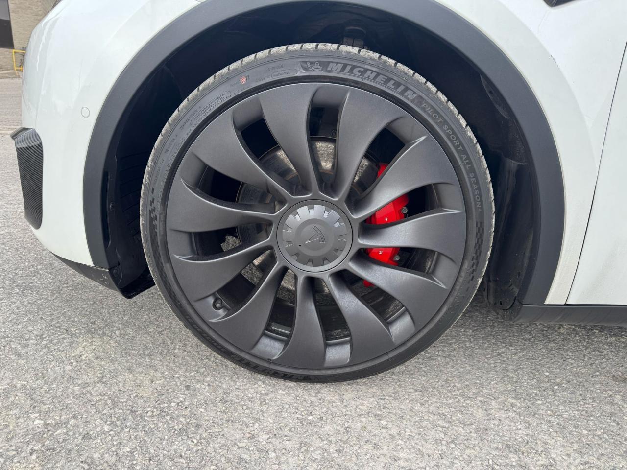 2022 Tesla Model Y PERFORMANCE - Photo #11