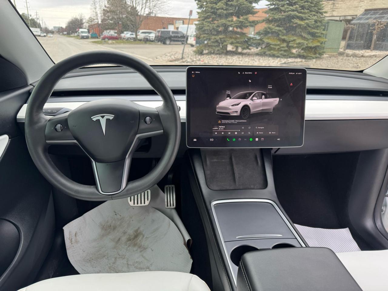 2022 Tesla Model Y PERFORMANCE - Photo #12