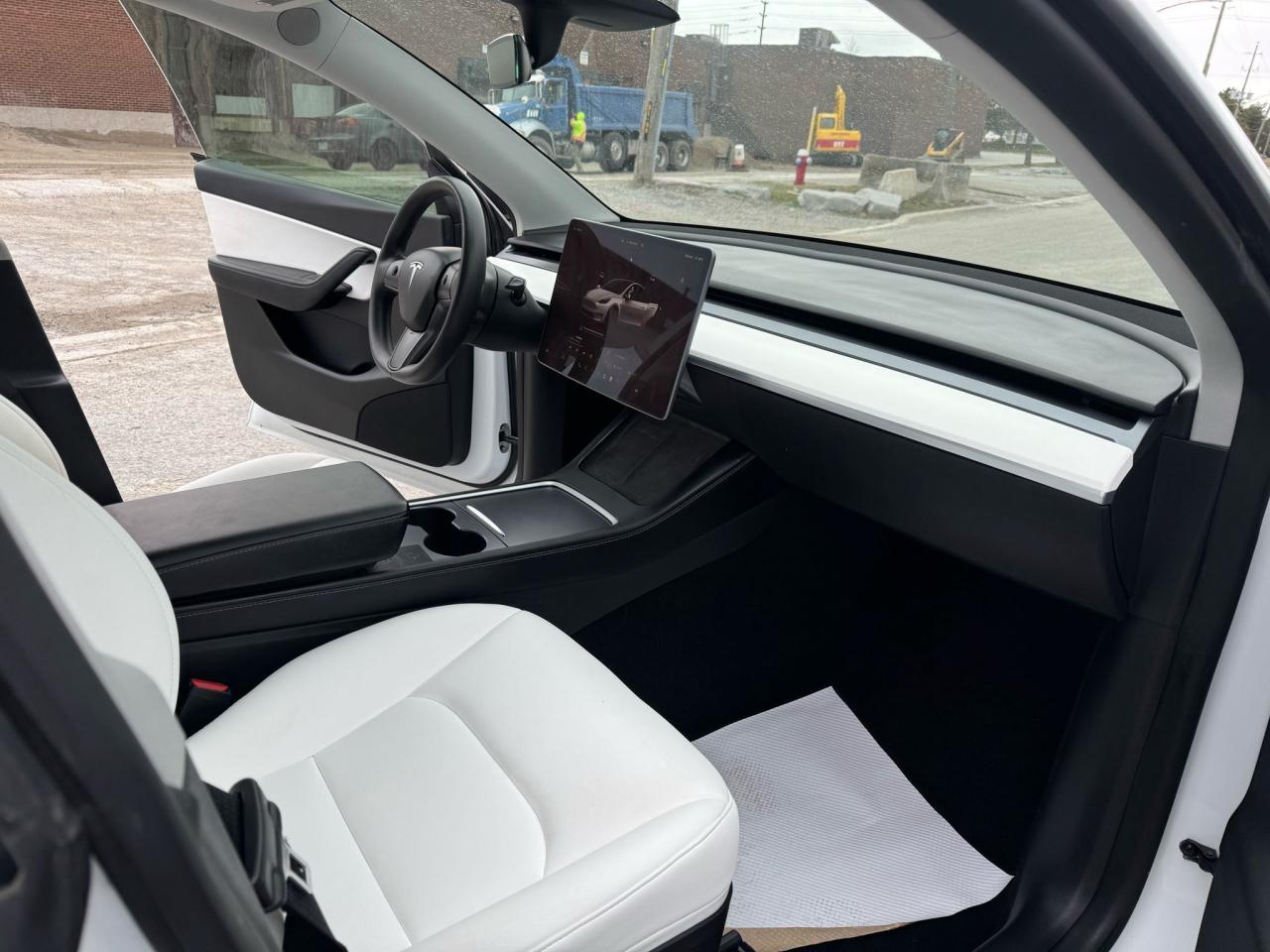 2022 Tesla Model Y PERFORMANCE - Photo #16