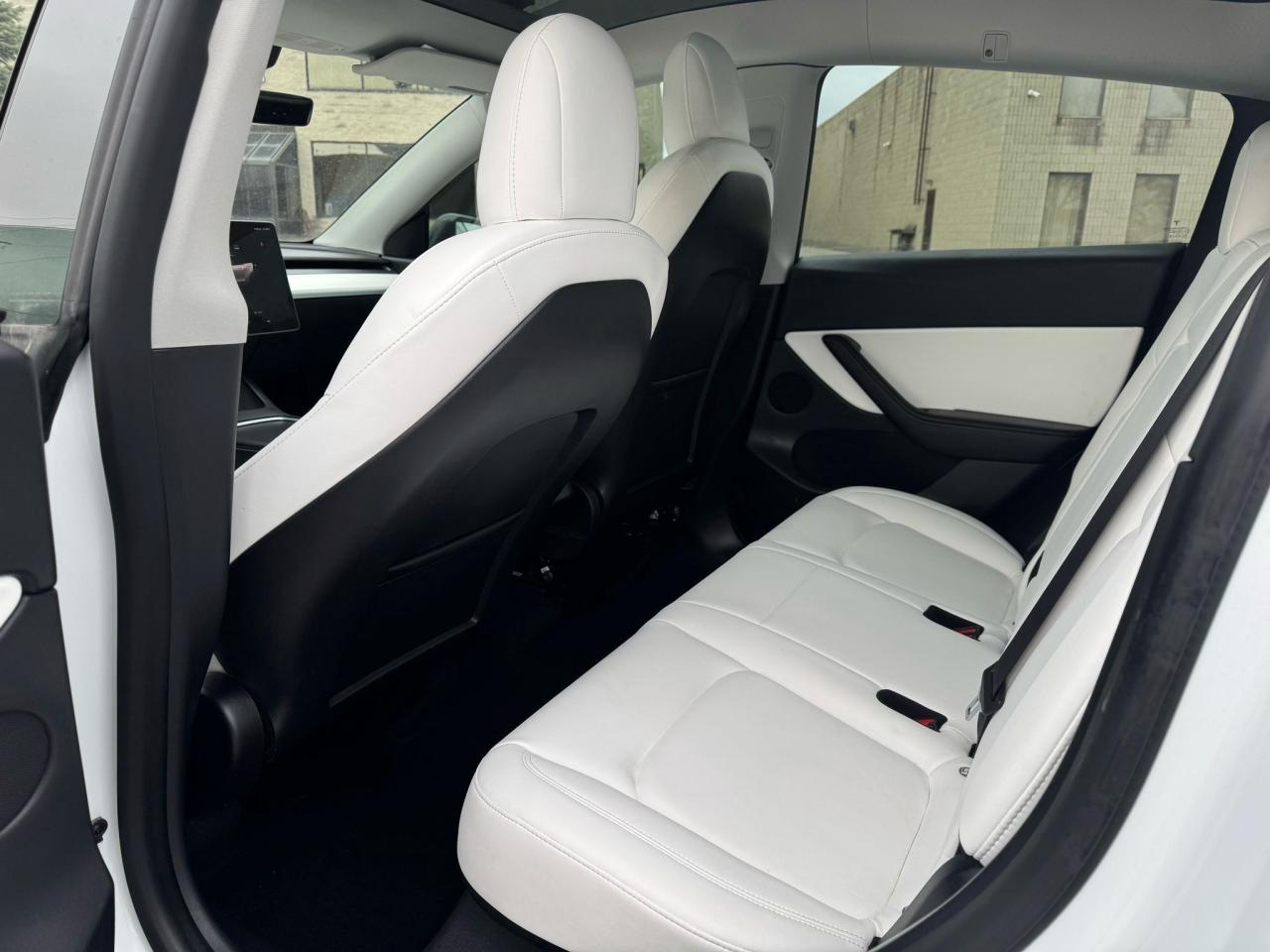 2022 Tesla Model Y PERFORMANCE - Photo #20