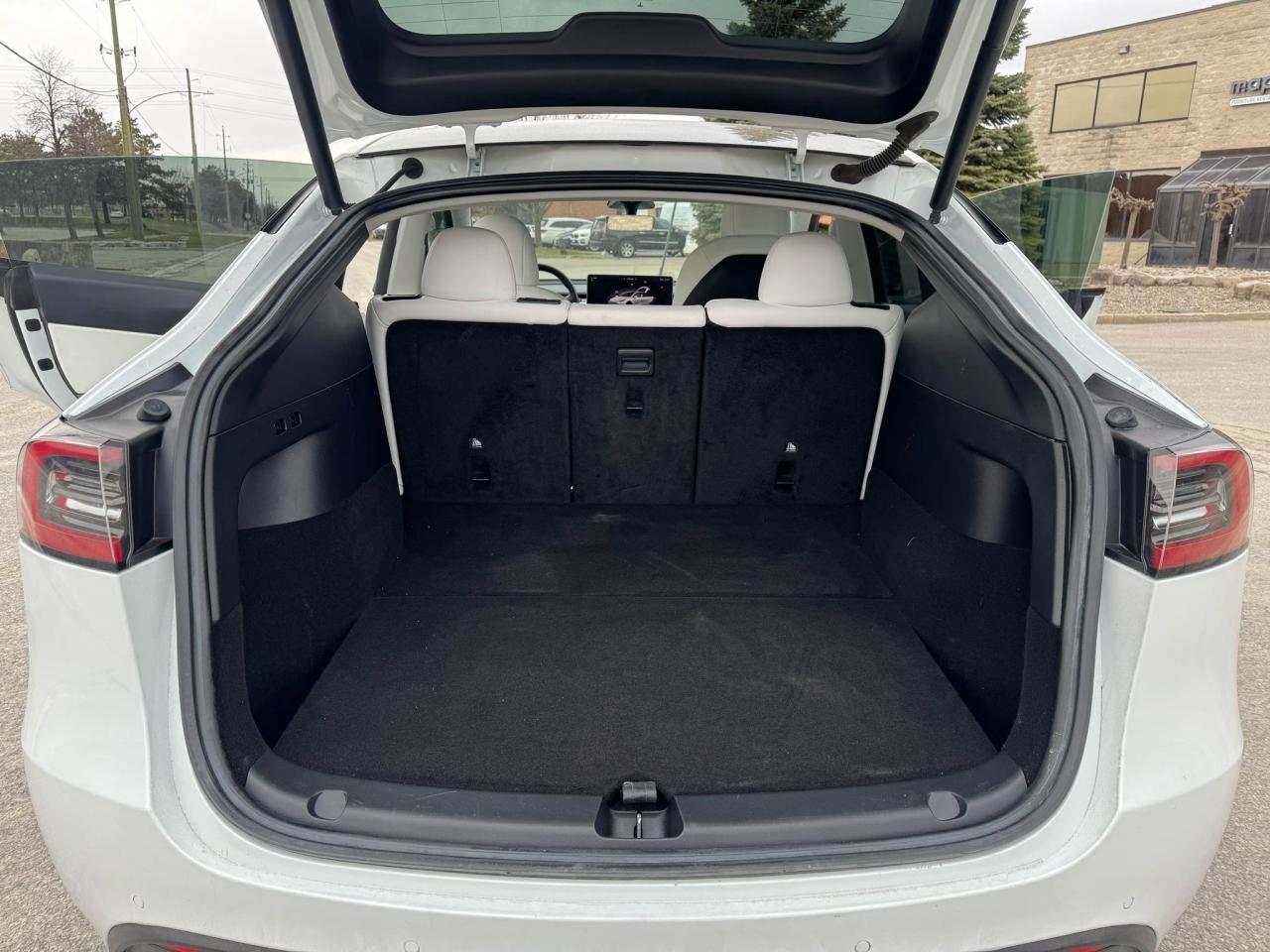 2022 Tesla Model Y PERFORMANCE - Photo #23