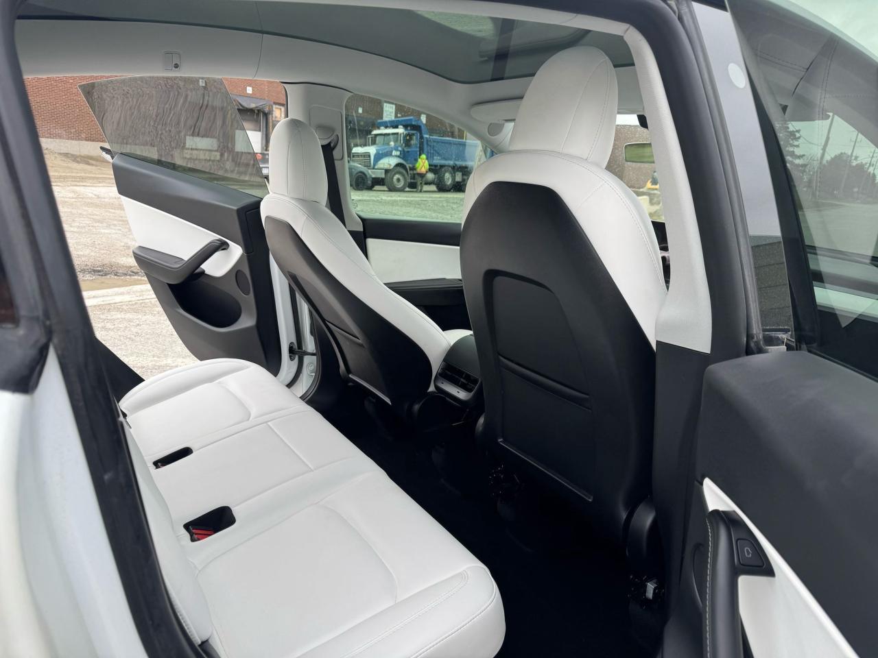 2022 Tesla Model Y PERFORMANCE - Photo #21