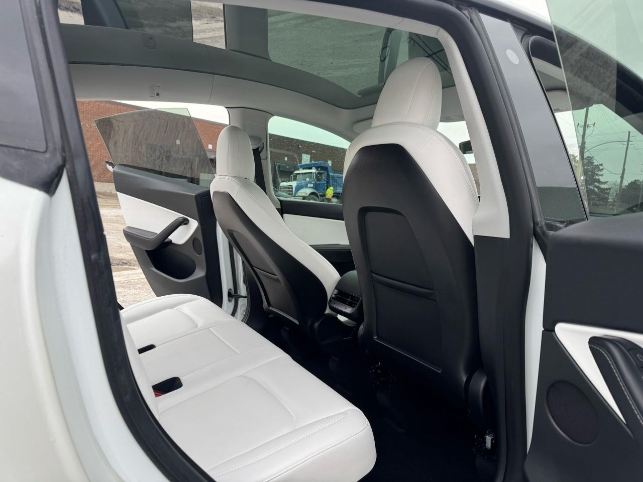 2022 Tesla Model Y PERFORMANCE - Photo #19