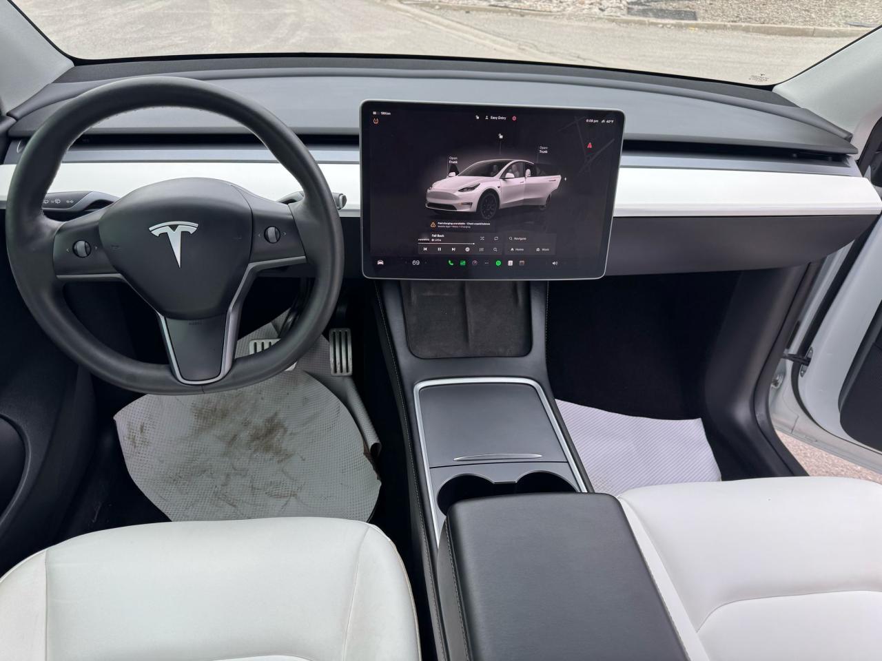 2022 Tesla Model Y PERFORMANCE - Photo #17