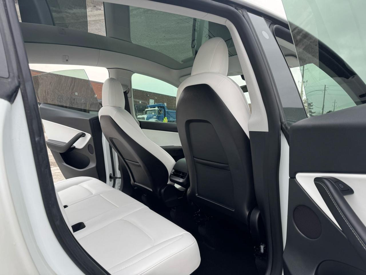 2022 Tesla Model Y PERFORMANCE - Photo #22