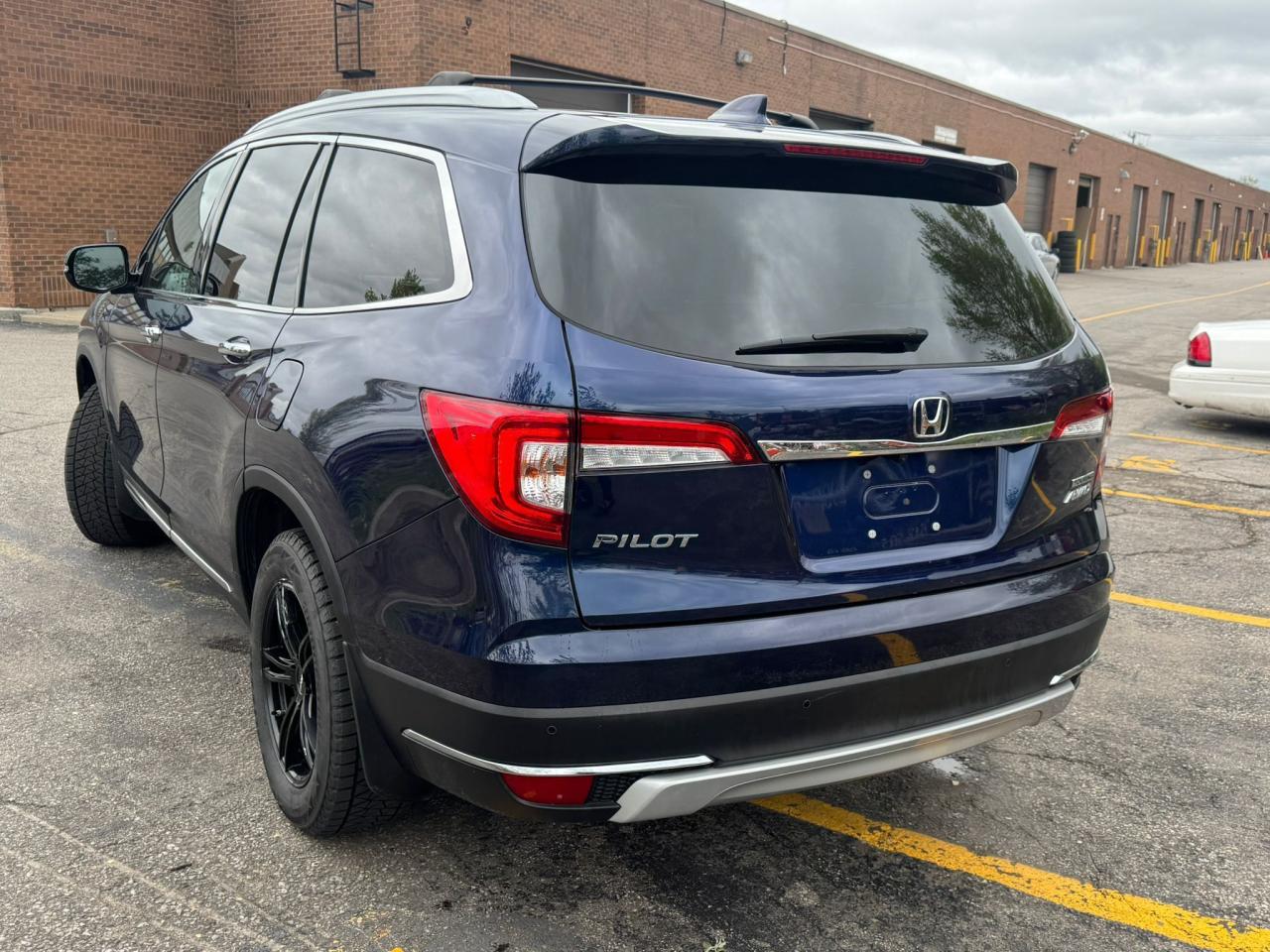 2021 Honda Pilot TOURING 8-PASSENGER - Photo #6