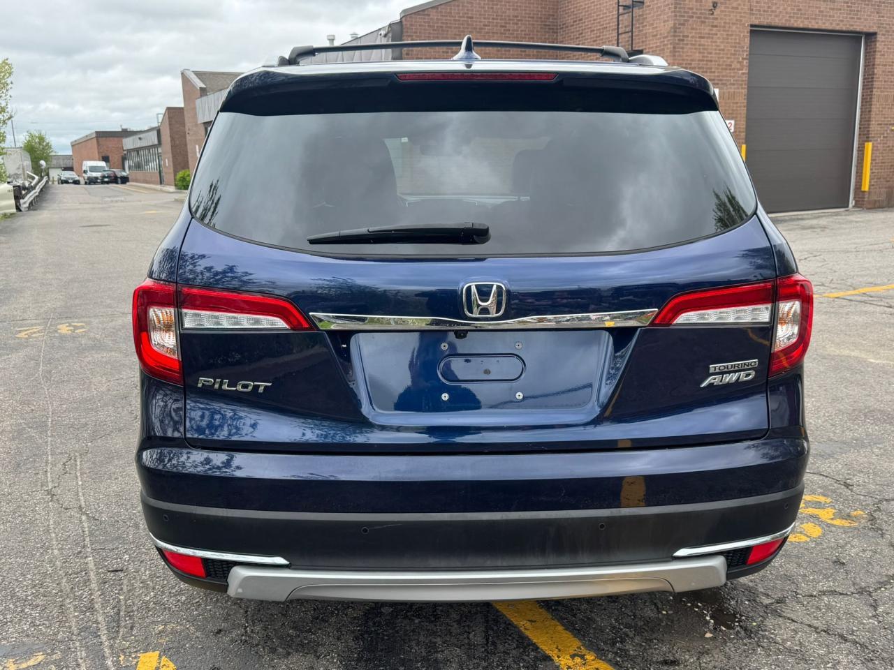 2021 Honda Pilot TOURING 8-PASSENGER - Photo #8
