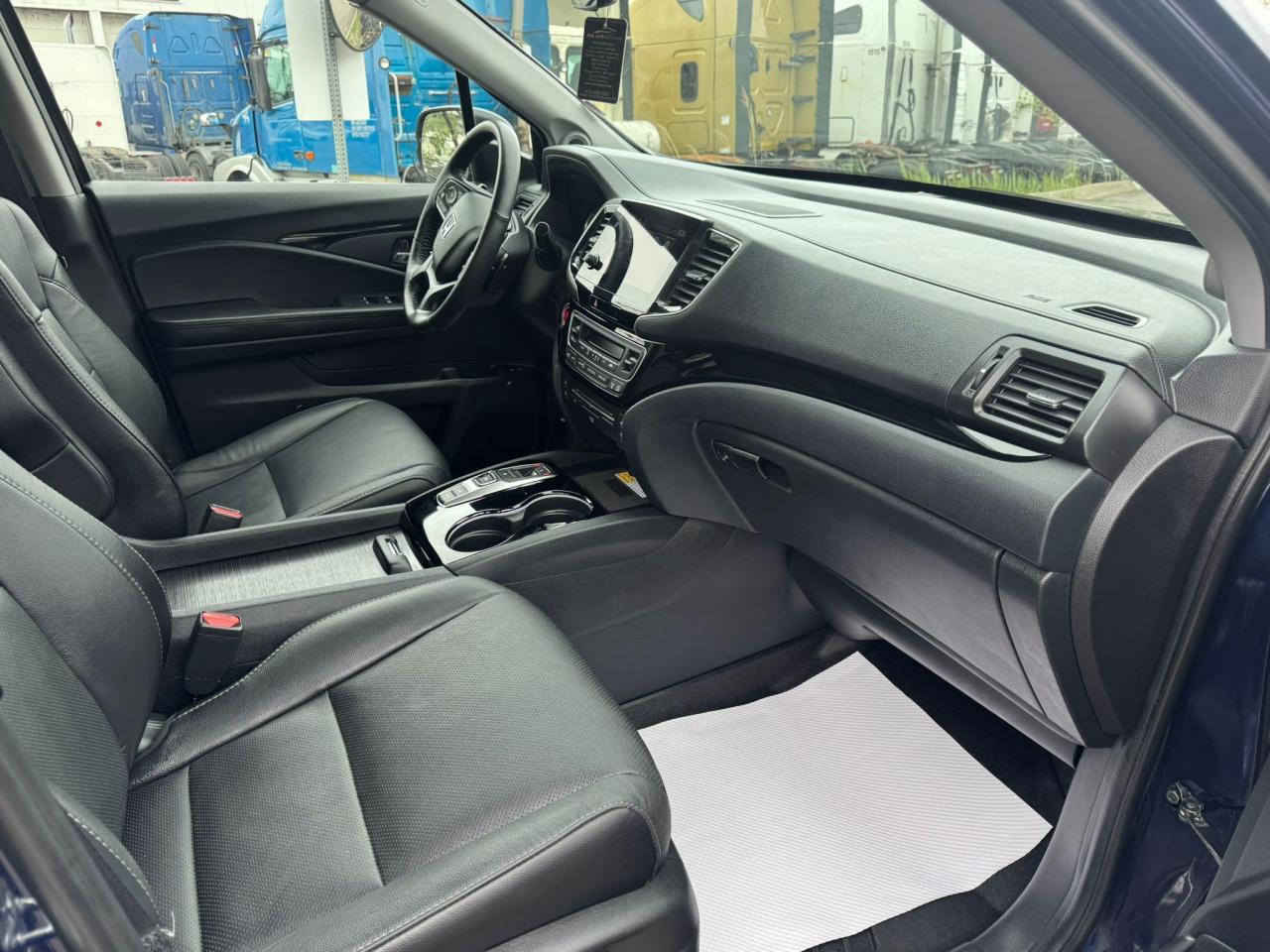 2021 Honda Pilot TOURING 8-PASSENGER - Photo #18