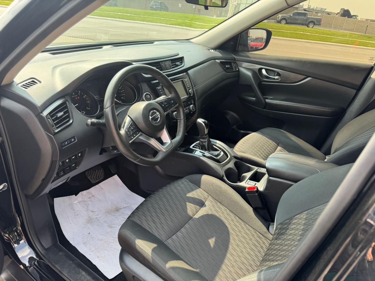 2020 Nissan Rogue SV - Photo #9
