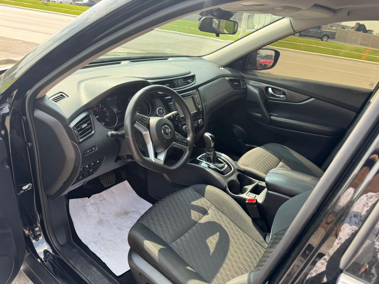 2020 Nissan Rogue SV - Photo #10