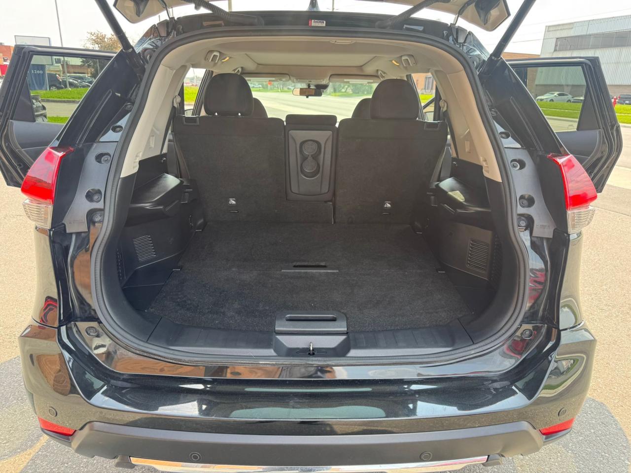 2020 Nissan Rogue SV - Photo #23