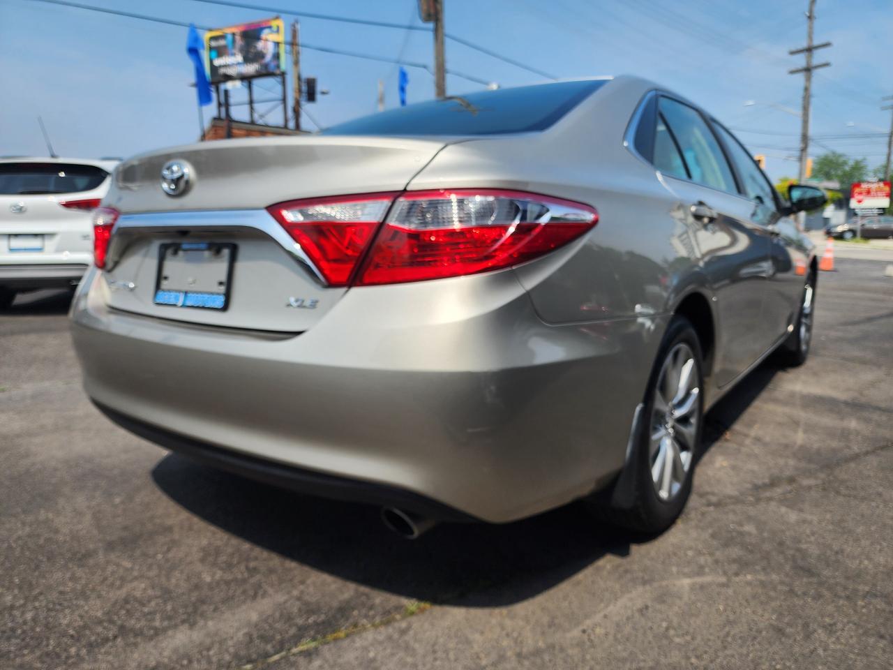 2016 Toyota Camry XLE- LOADED, MINT CONDITON-LOW KM - Photo #5