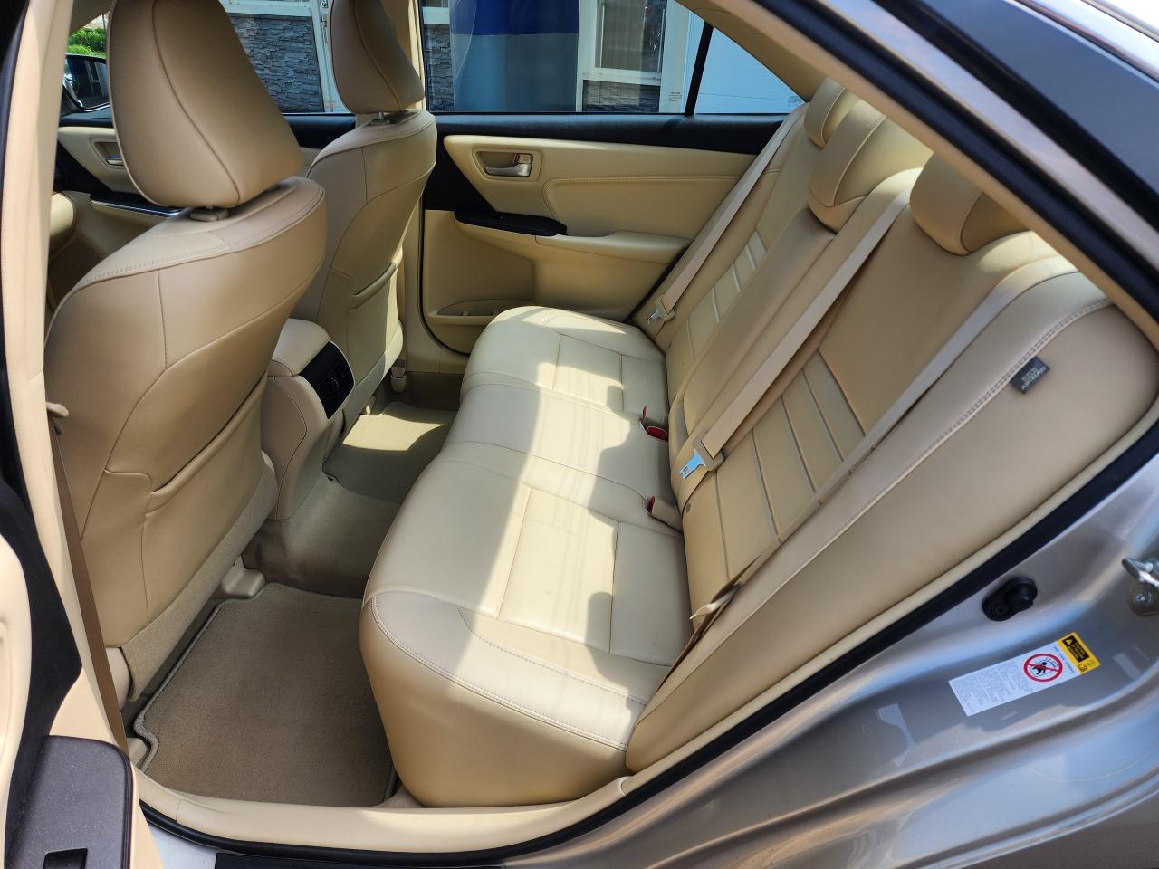 2016 Toyota Camry XLE- LOADED, MINT CONDITON-LOW KM - Photo #13