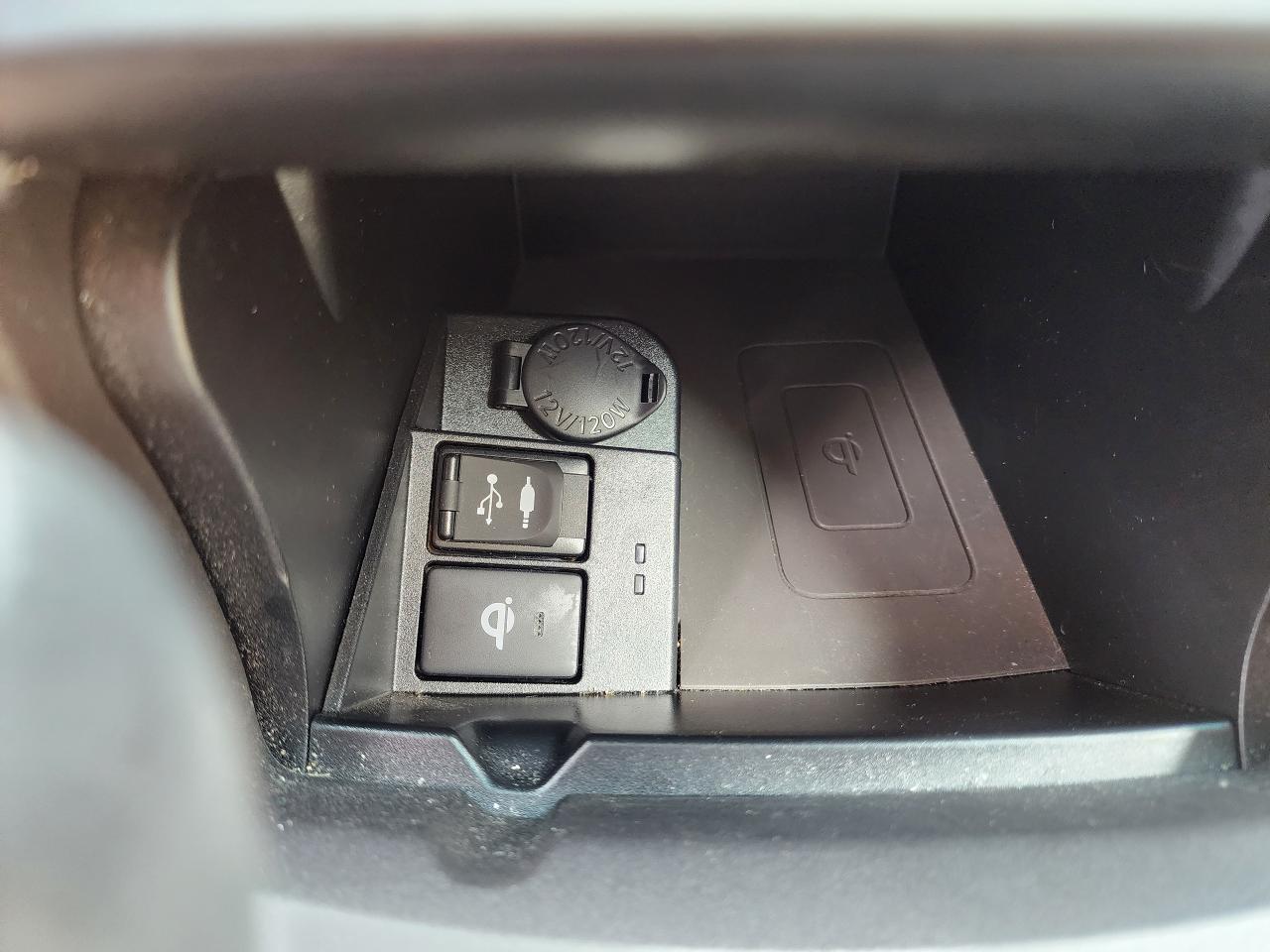 2016 Toyota Camry XLE- LOADED, MINT CONDITON-LOW KM - Photo #16