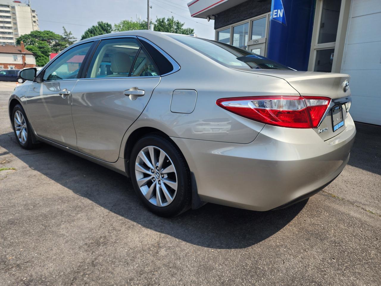 2016 Toyota Camry XLE- LOADED, MINT CONDITON-LOW KM - Photo #7