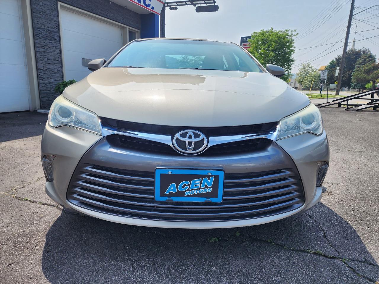 2016 Toyota Camry XLE- LOADED, MINT CONDITON-LOW KM - Photo #2