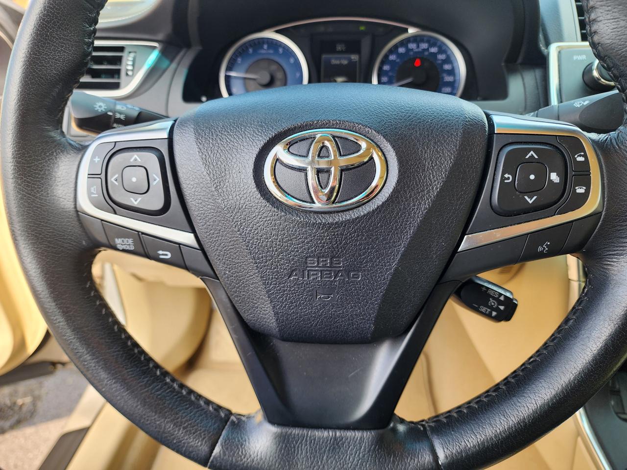 2016 Toyota Camry XLE- LOADED, MINT CONDITON-LOW KM - Photo #18