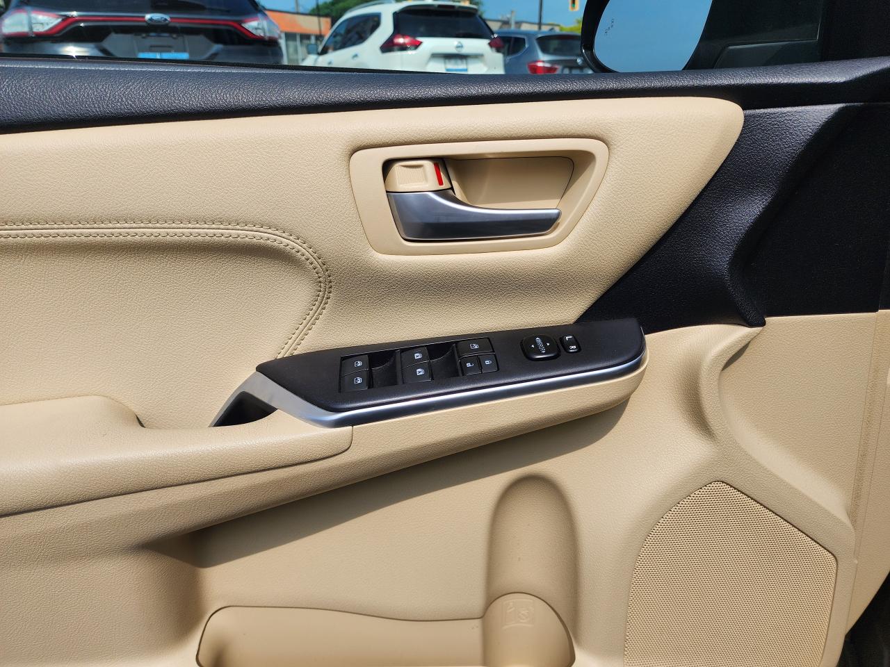 2016 Toyota Camry XLE- LOADED, MINT CONDITON-LOW KM - Photo #11