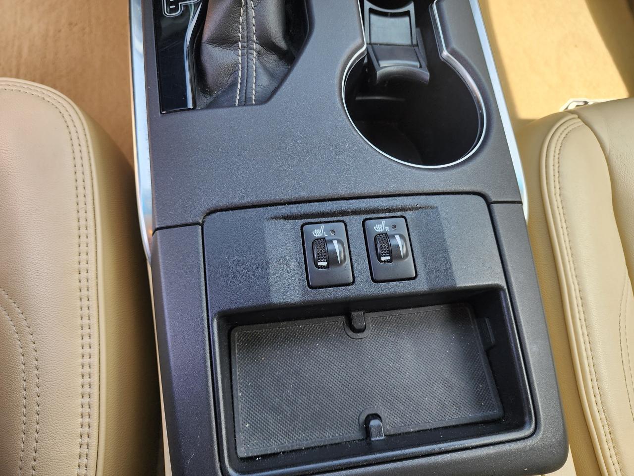 2016 Toyota Camry XLE- LOADED, MINT CONDITON-LOW KM - Photo #17