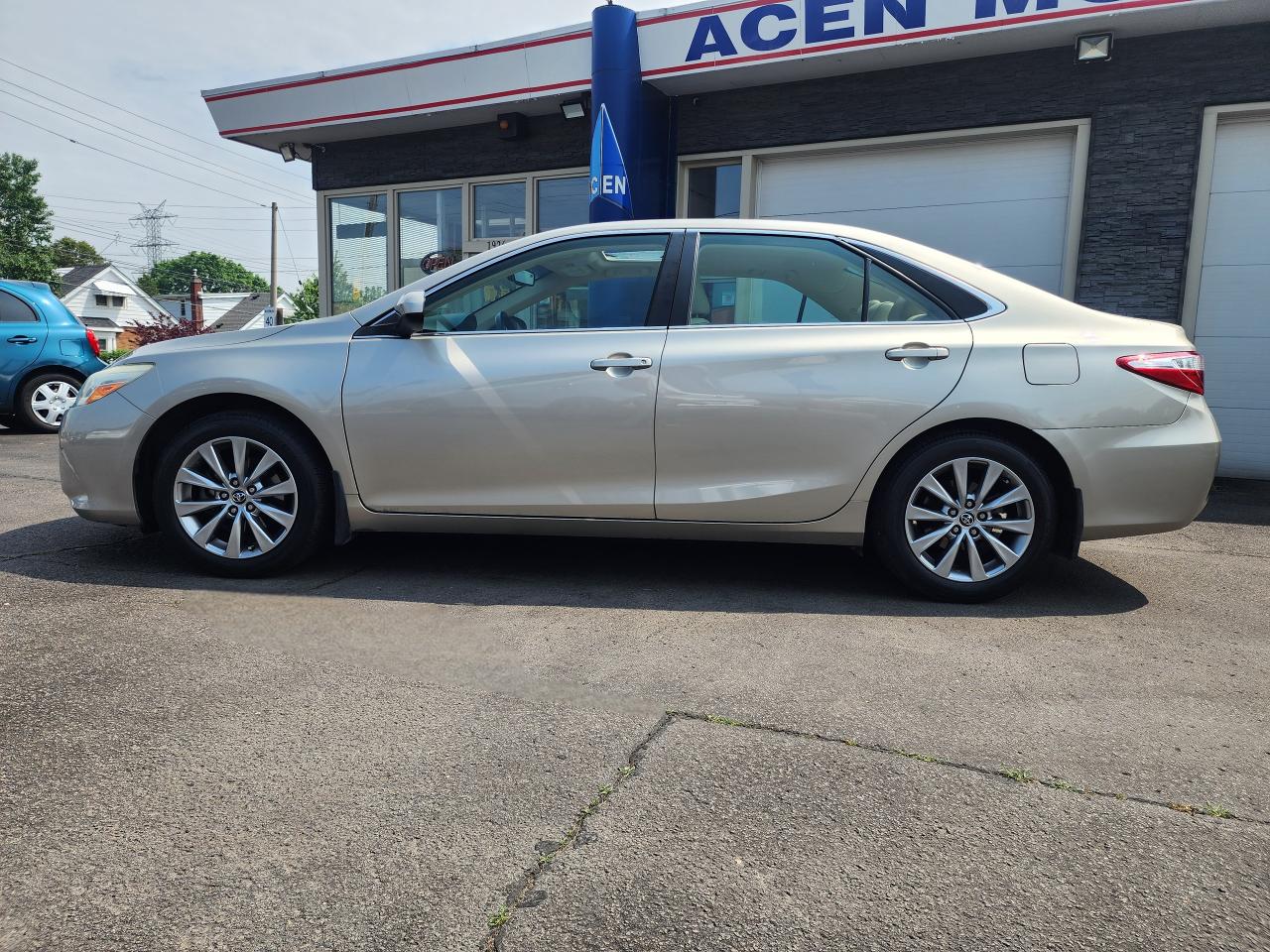 2016 Toyota Camry XLE- LOADED, MINT CONDITON-LOW KM - Photo #8