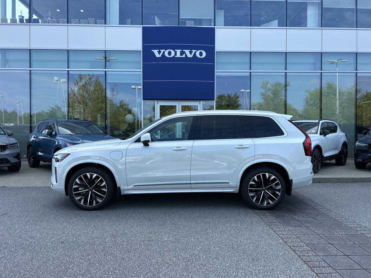New 2025 Volvo XC90 Plug-In Hybrid 2025.5 T8 AWD Ultra Bright Theme 7-Seater for sale in Surrey, BC
