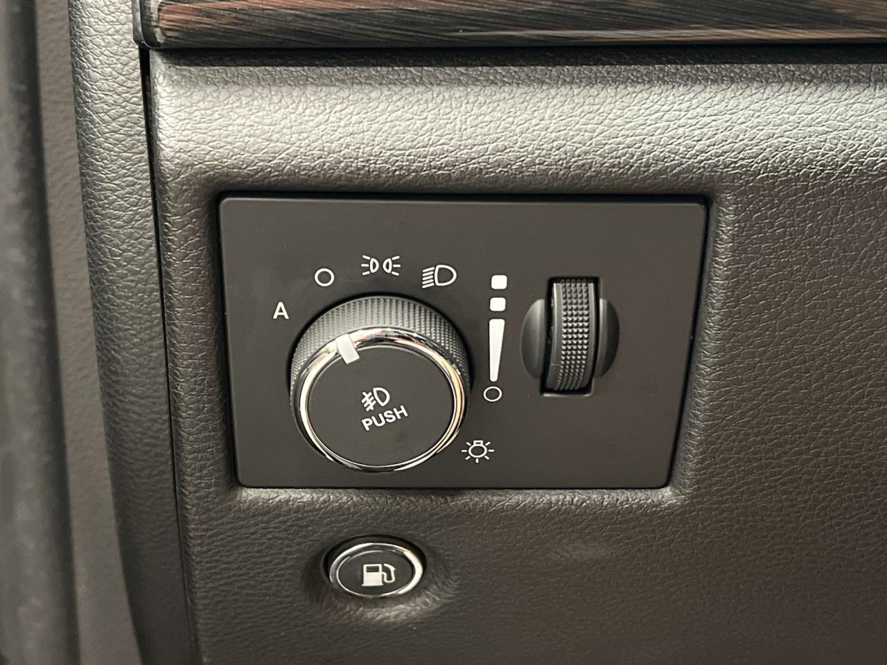 2017 Jeep Grand Cherokee 75TH ANNIVERSARY 4X4|SUNROOF|HTD SEATS|18IN ALLOYS Photo