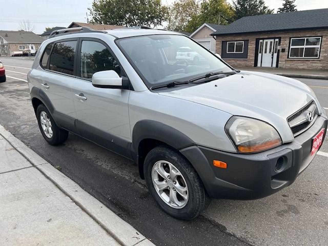 2009 Hyundai Tucson GL - Photo #3
