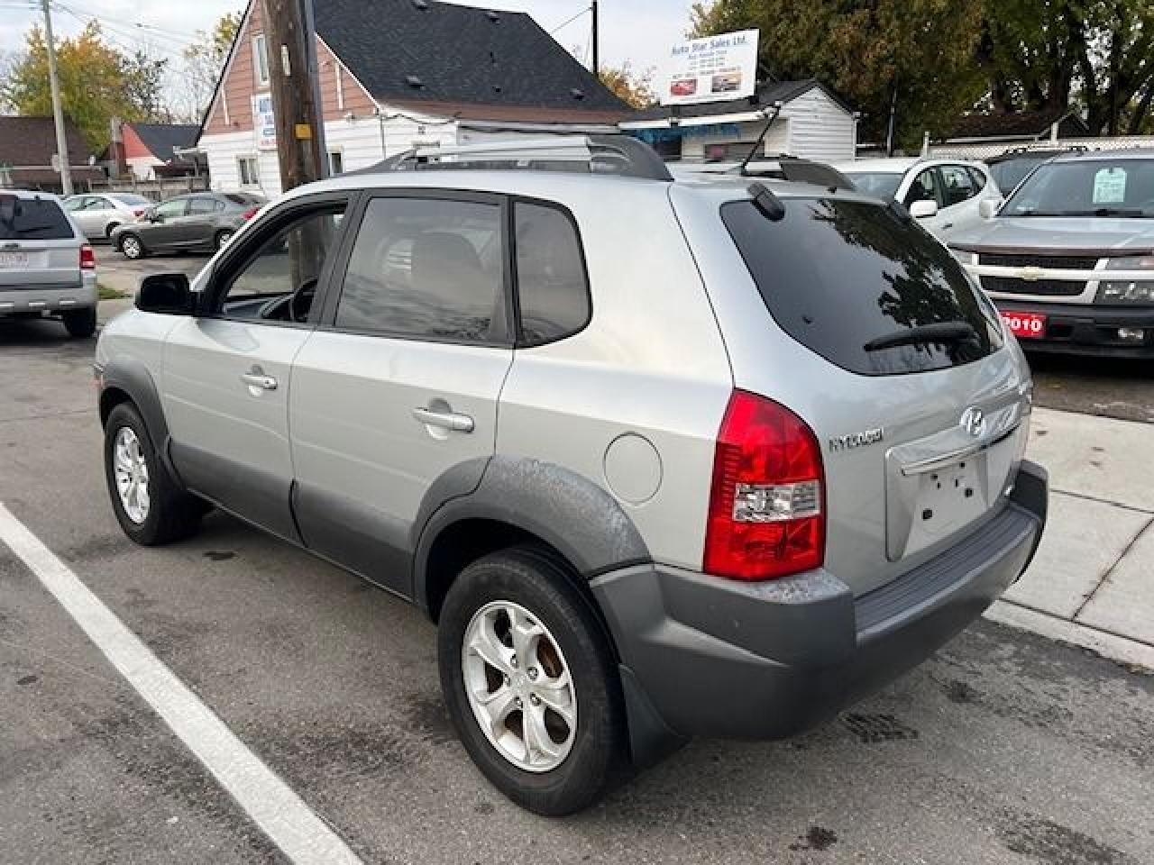 2009 Hyundai Tucson GL - Photo #4