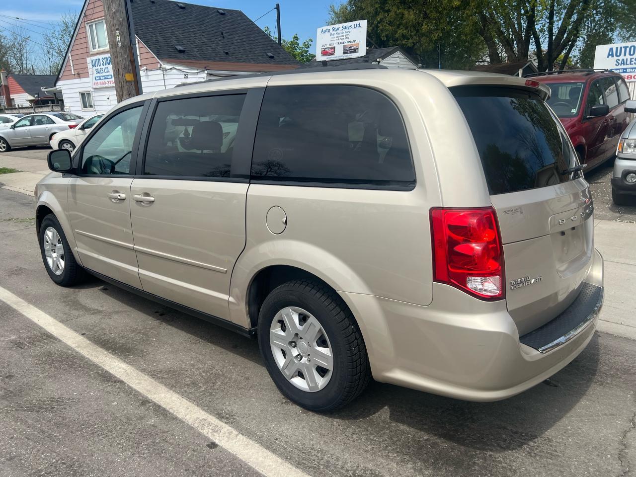 2013 Dodge Grand Caravan SXT - Photo #3
