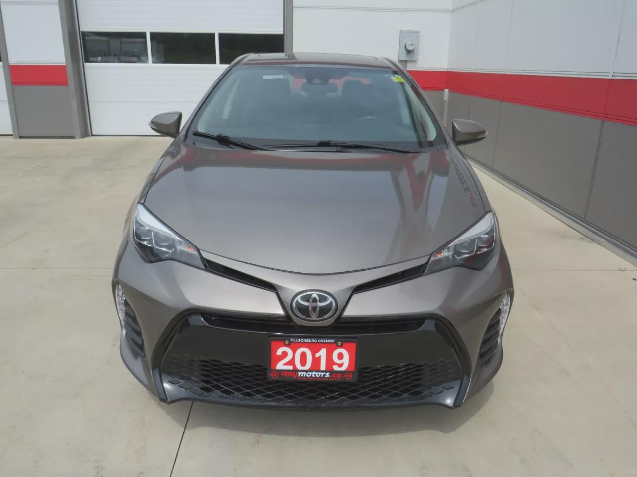 2019 Toyota Corolla SE (**ONE OWNER!!**CLEAN TITLE/NO ACCIDENTS!!**SAFETY/CERTIFIED!!**MANUAL TRANSMISSION**SUNROOF**REVERSE CAMERA**LEATHER WRAPPED STEERING WHEEL**HEATED SEATS/STEERING WHEEL**DIGITAL TOUCHSCREEN**CUSTOM COROLLS RUBBER MATS**BLUETOOTH**CRUISE CONTROL**) Photo