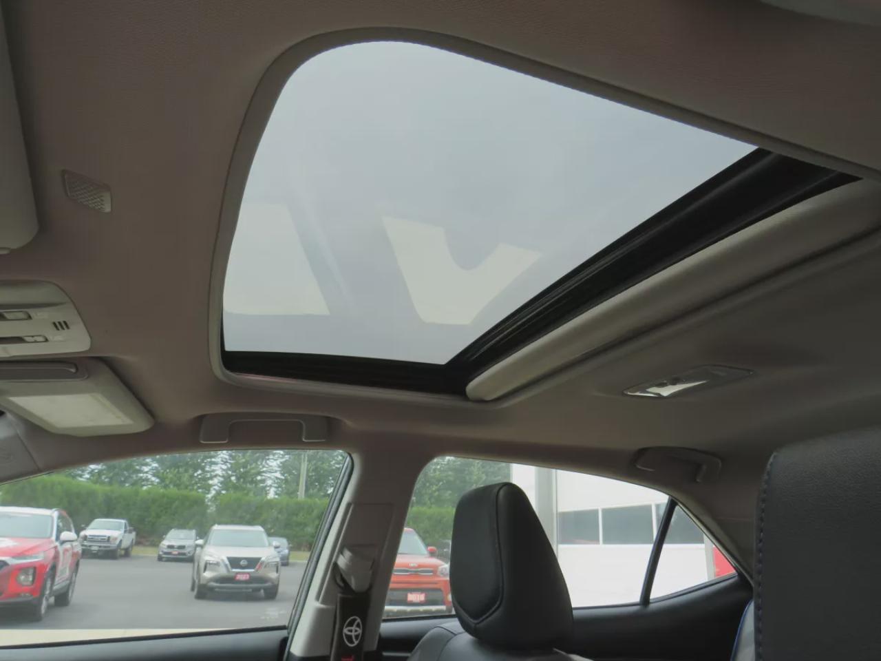 2019 Toyota Corolla SE (**ONE OWNER!!**CLEAN TITLE/NO ACCIDENTS!!**SAFETY/CERTIFIED!!**MANUAL TRANSMISSION**SUNROOF**REVERSE CAMERA**LEATHER WRAPPED STEERING WHEEL**HEATED SEATS/STEERING WHEEL**DIGITAL TOUCHSCREEN**CUSTOM COROLLS RUBBER MATS**BLUETOOTH**CRUISE CONTROL**) Photo