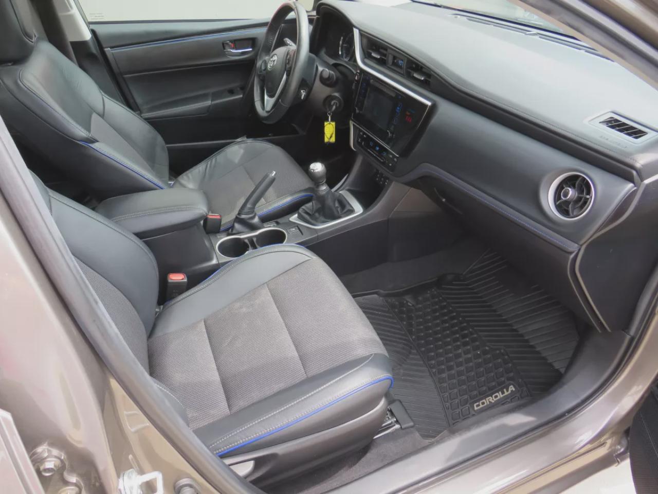 2019 Toyota Corolla SE (**ONE OWNER!!**CLEAN TITLE/NO ACCIDENTS!!**SAFETY/CERTIFIED!!**MANUAL TRANSMISSION**SUNROOF**REVERSE CAMERA**LEATHER WRAPPED STEERING WHEEL**HEATED SEATS/STEERING WHEEL**DIGITAL TOUCHSCREEN**CUSTOM COROLLS RUBBER MATS**BLUETOOTH**CRUISE CONTROL**) Photo