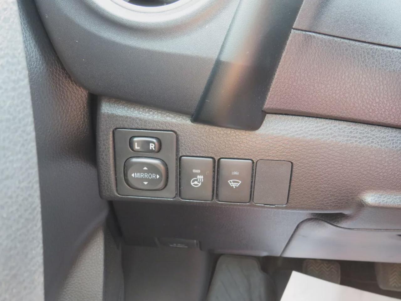 2019 Toyota Corolla SE (**ONE OWNER!!**CLEAN TITLE/NO ACCIDENTS!!**SAFETY/CERTIFIED!!**MANUAL TRANSMISSION**SUNROOF**REVERSE CAMERA**LEATHER WRAPPED STEERING WHEEL**HEATED SEATS/STEERING WHEEL**DIGITAL TOUCHSCREEN**CUSTOM COROLLS RUBBER MATS**BLUETOOTH**CRUISE CONTROL**) Photo