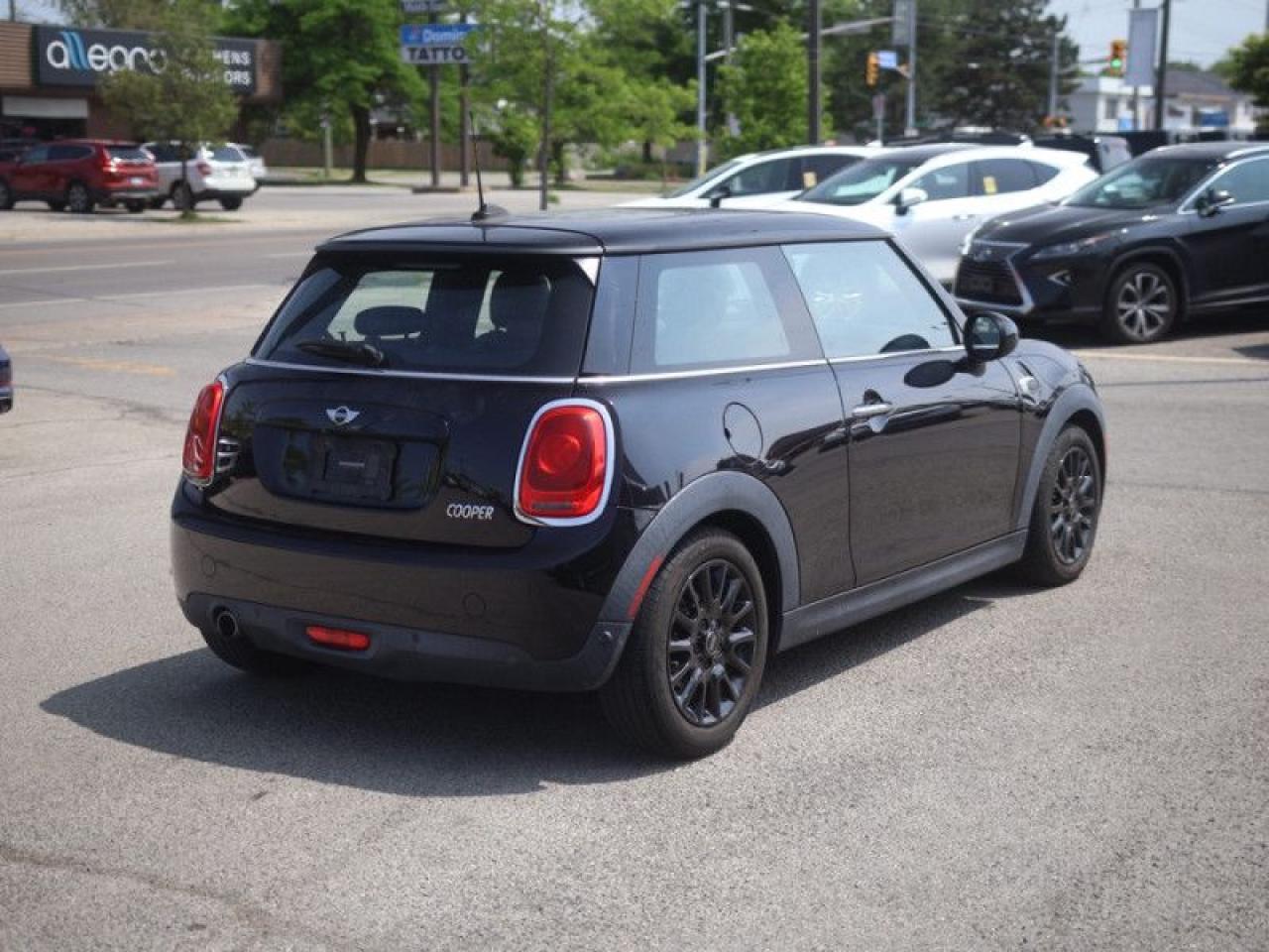 2018 MINI 3 Door Hatchback  **16 SERVICE RECORDS** Photo3