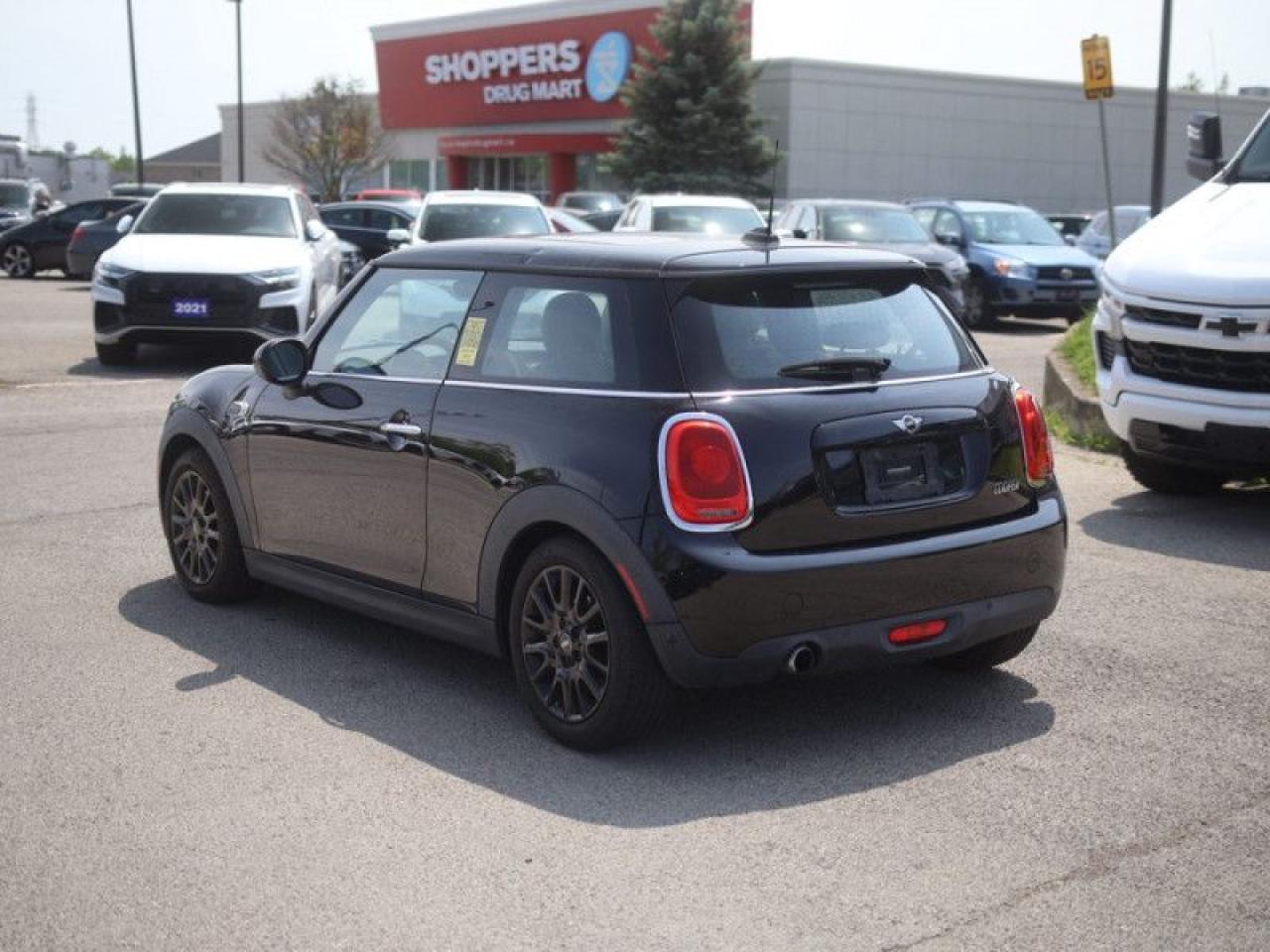 2018 MINI 3 Door Hatchback  **16 SERVICE RECORDS** Photo2