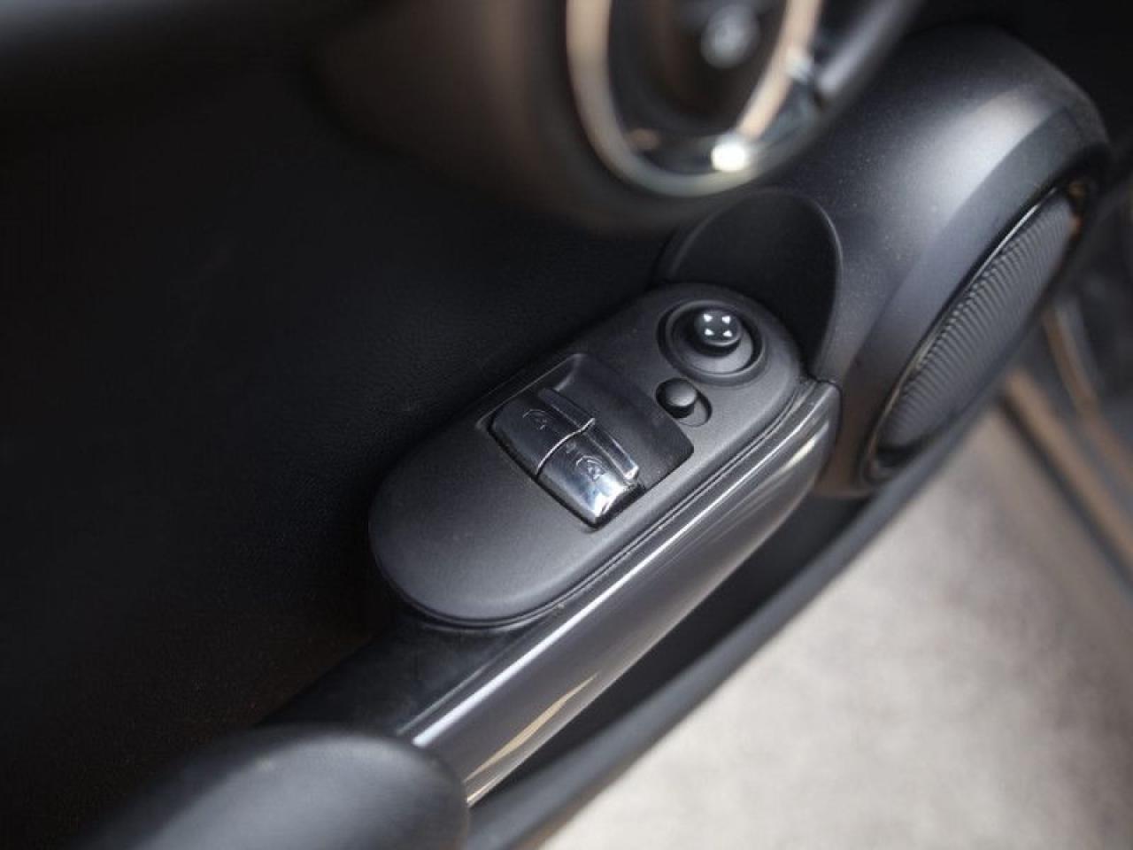 2018 MINI 3 Door Hatchback  **16 SERVICE RECORDS** Photo