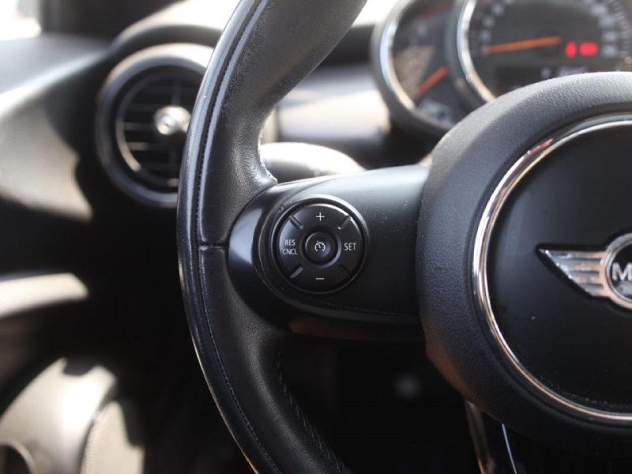 2018 MINI 3 Door Hatchback  **16 SERVICE RECORDS** Photo