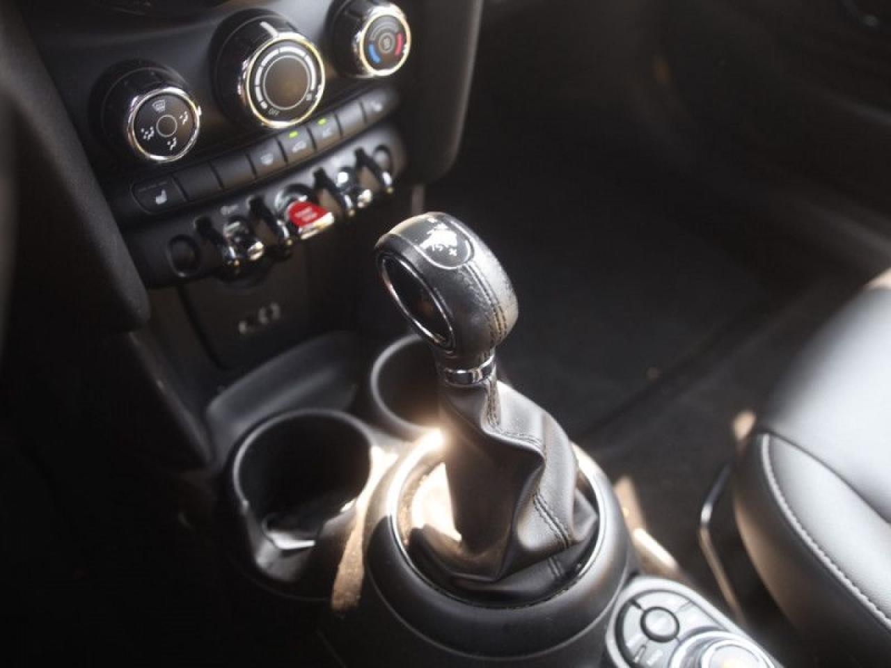 2018 MINI 3 Door Hatchback  **16 SERVICE RECORDS** Photo