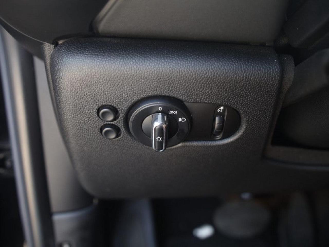 2018 MINI 3 Door Hatchback  **16 SERVICE RECORDS** Photo