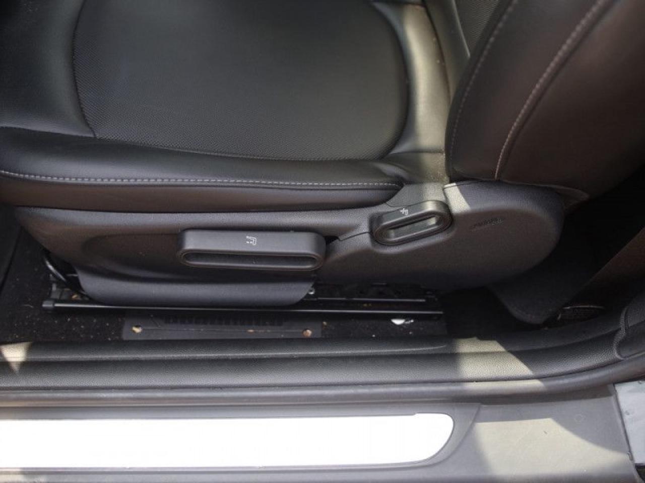 2018 MINI 3 Door Hatchback  **16 SERVICE RECORDS** Photo
