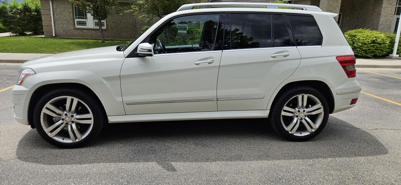 2011 Mercedes-Benz GLK-Class GLK350 4MATIC - Photo #2