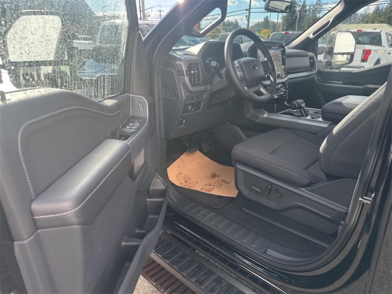 2025 Ford F-150 XLT  - Tow Package Photo5