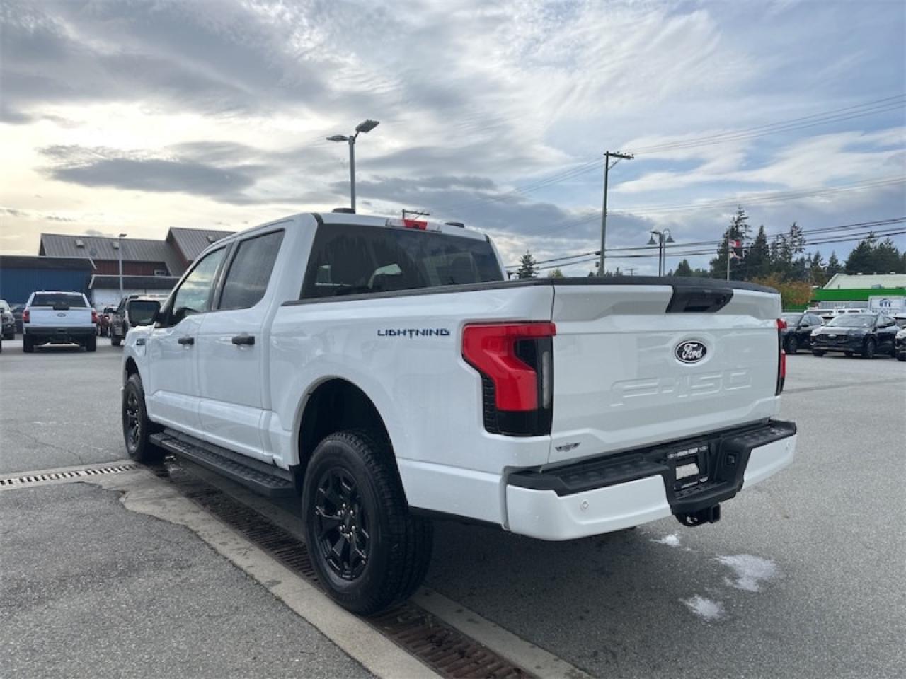 2025 Ford F-150 Lightning XLT Photo5
