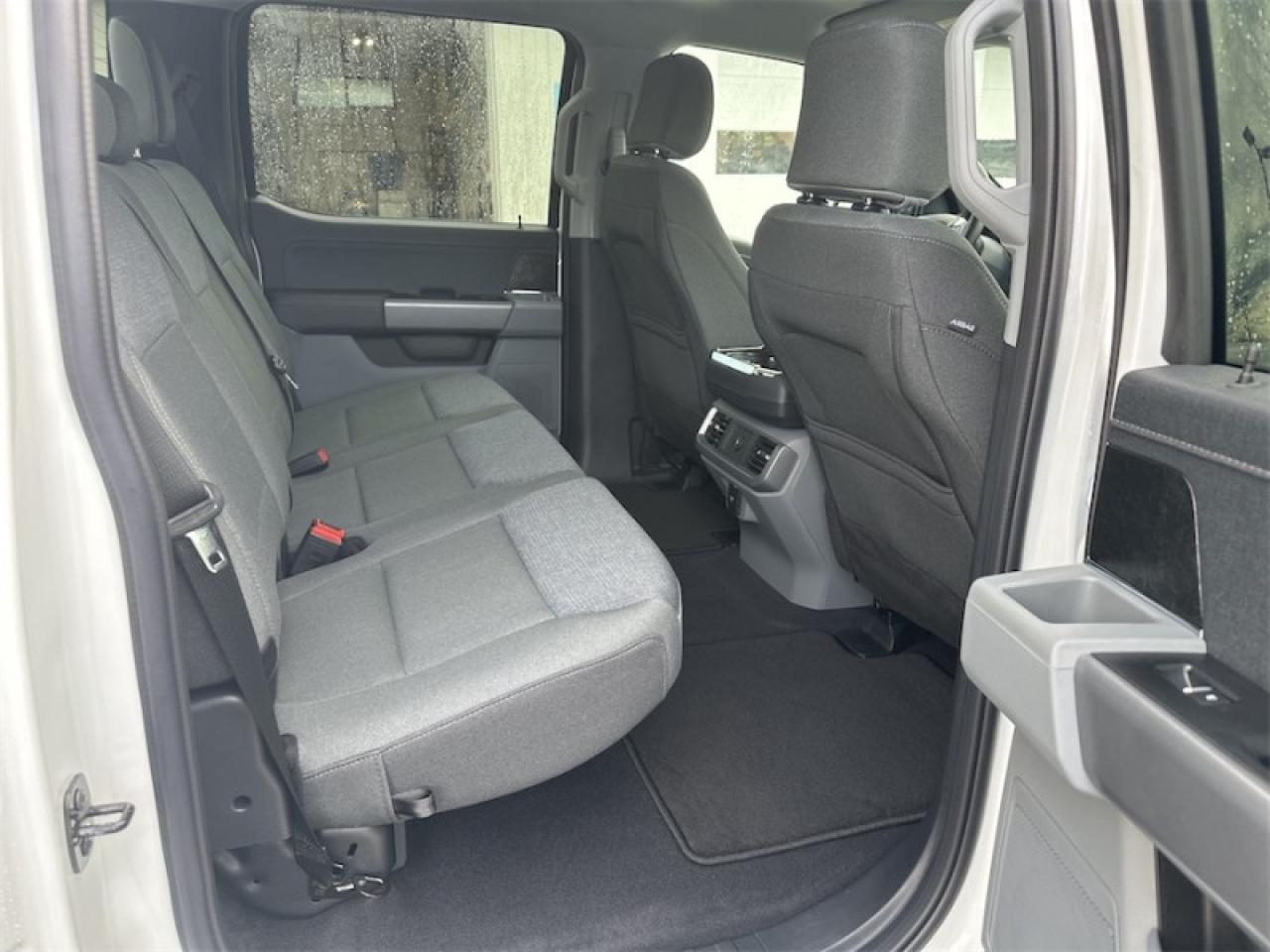 2025 Ford F-150 Lightning XLT Photo5