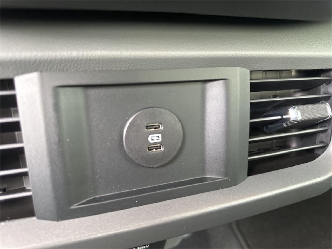 2025 Ford F-150 Lightning XLT Photo5