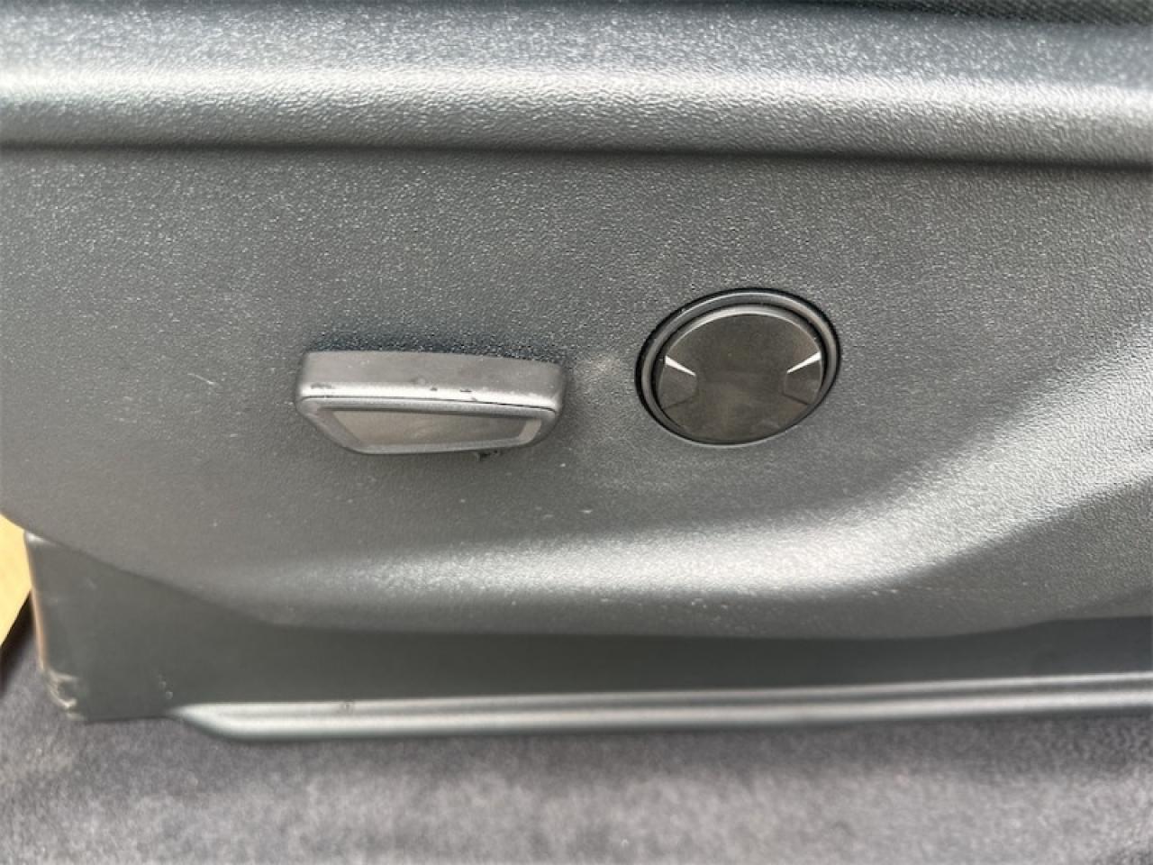 2025 Ford F-150 Lightning XLT Photo5