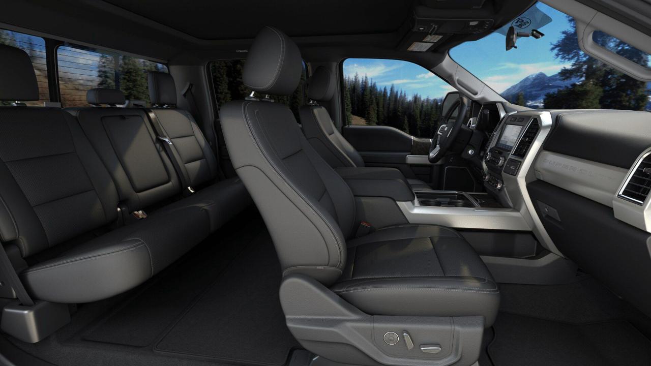 2020 Ford F-350 Super Duty 4X4 LARIAT Photo5