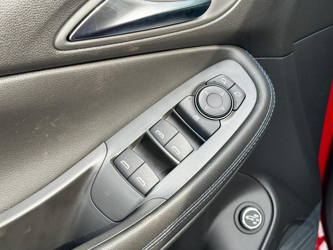 2026 Buick Encore GX Sport Touring 1.3L 3CYL WITH REMOTE START/ENTRY, HEATED SEATS, HEATED STEERING WHEEL, HD SURROUND VISION, APPLE CA Photo