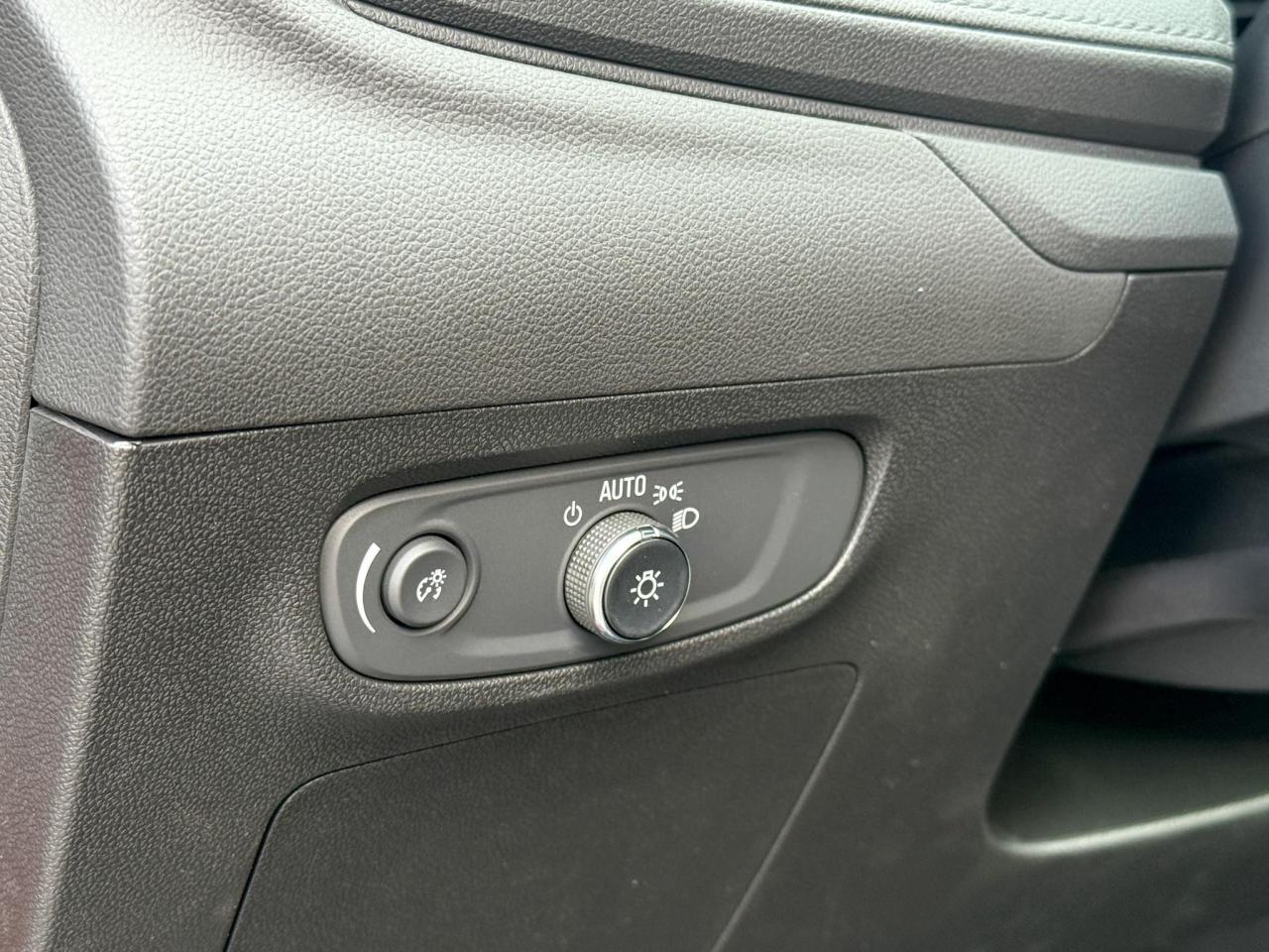 2026 Buick Encore GX Sport Touring 1.3L 3CYL WITH REMOTE START/ENTRY, HEATED SEATS, HEATED STEERING WHEEL, HD SURROUND VISION, APPLE CA Photo